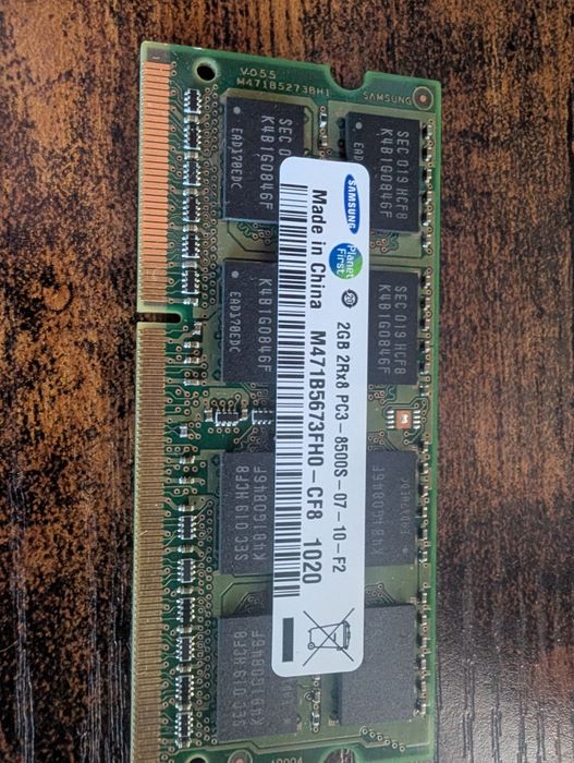 Memorie RAM laptop 2gb DDR3 PC3-8500S-07-10-F2