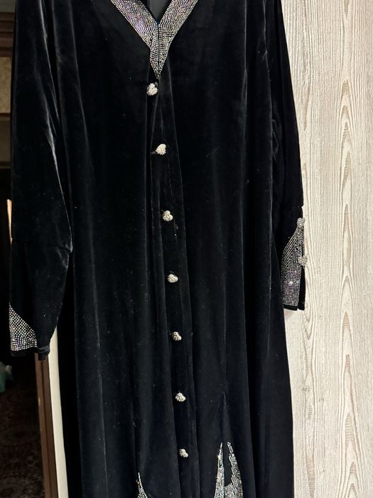 Продаеться женское платье