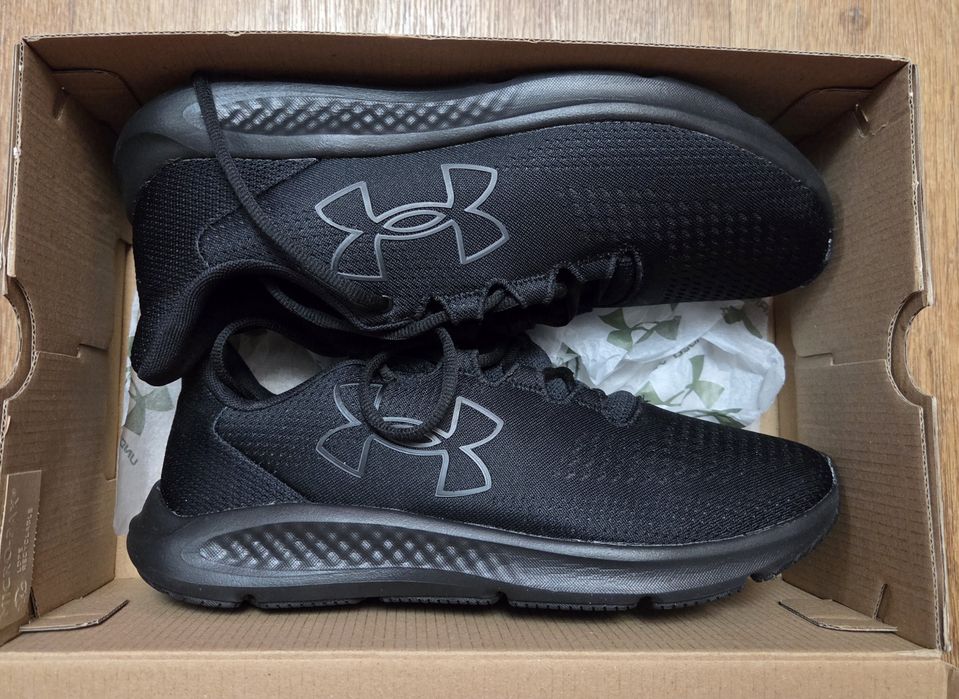 Кроссовки мужские Under Armor.