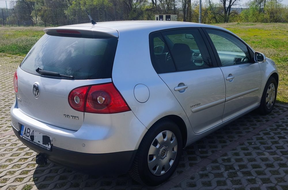 Vând Golf 5 2008