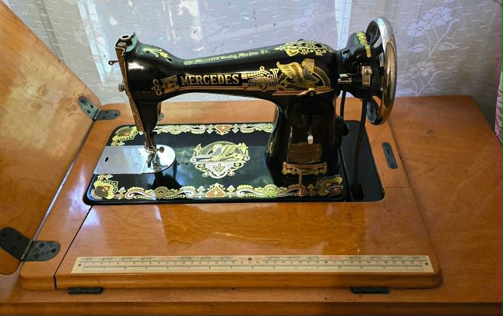 Шевна машина "Mercedes 15"