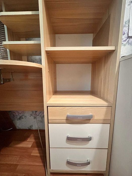 Стол для учебы и для компьютера