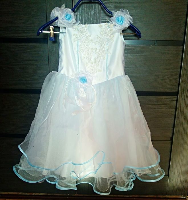 Продам платья нарядные детские