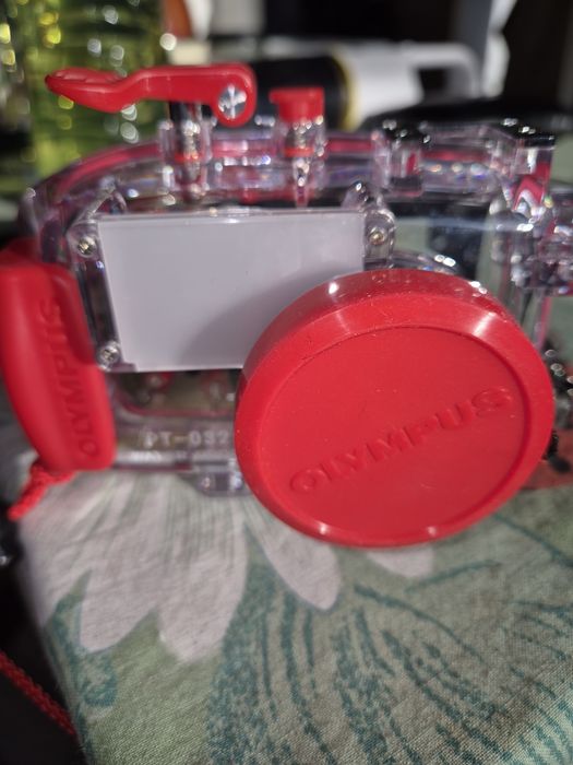 Carcasa subacvatica pentru Olympus PT-032 si incarcator acumulatori