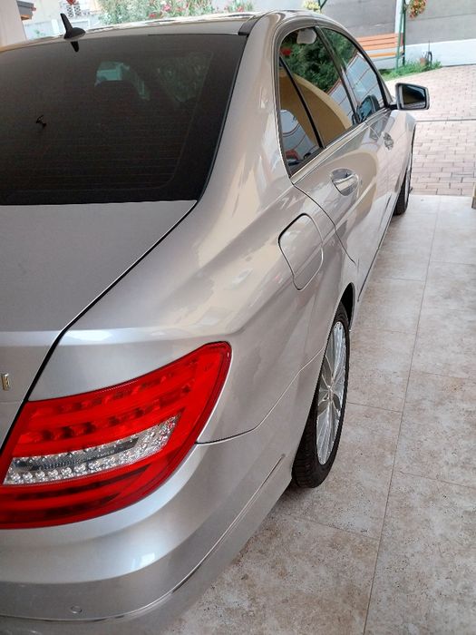 Vând Mercedes C class 220