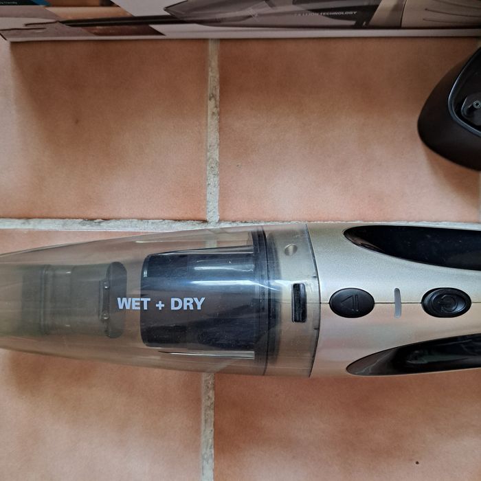 Ръчно прахосмукачка за кола