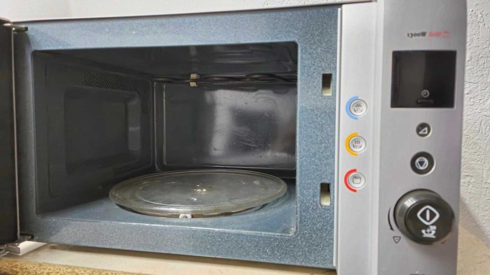 Cuptor cu microunde Electrolux 1300 Watt