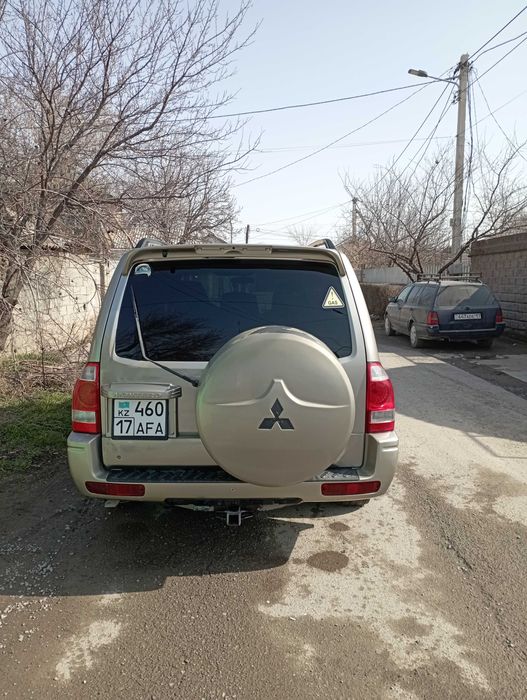Авто Митсубиси монтеро 3
