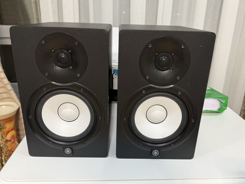 Продам Два динамика Yamaha HS7 и стойки Soudking