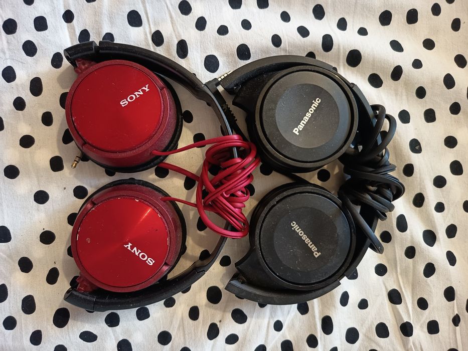 Клавиатура, слушалки и игра