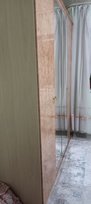 Продается спальный шкаф