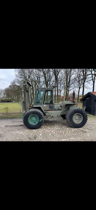 Stivuitor teren accidentat 4x4