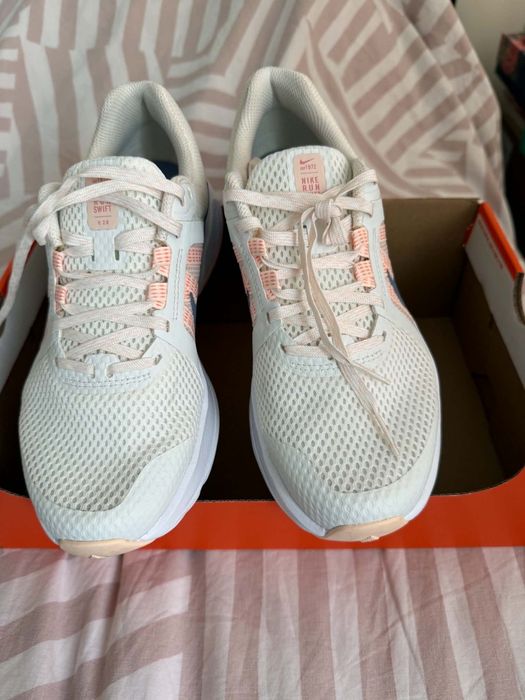 Обувки Nike Swift 2