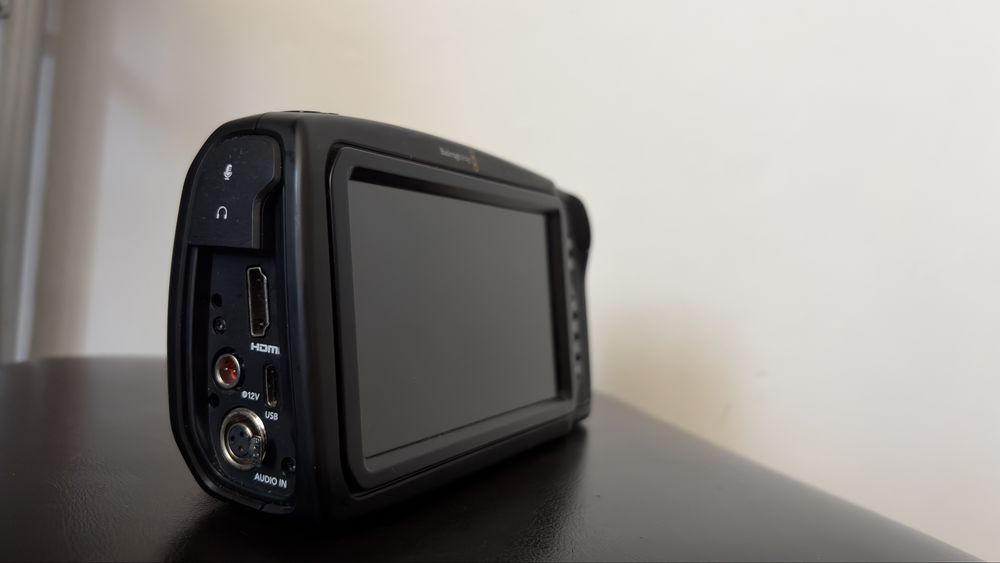 Blackmagic Pocket Cinema Camera 4K – utilizată + rig/cage și mâner si Obiectiv Cinematic Sirui Nightwalker 24mm T1.2 S35