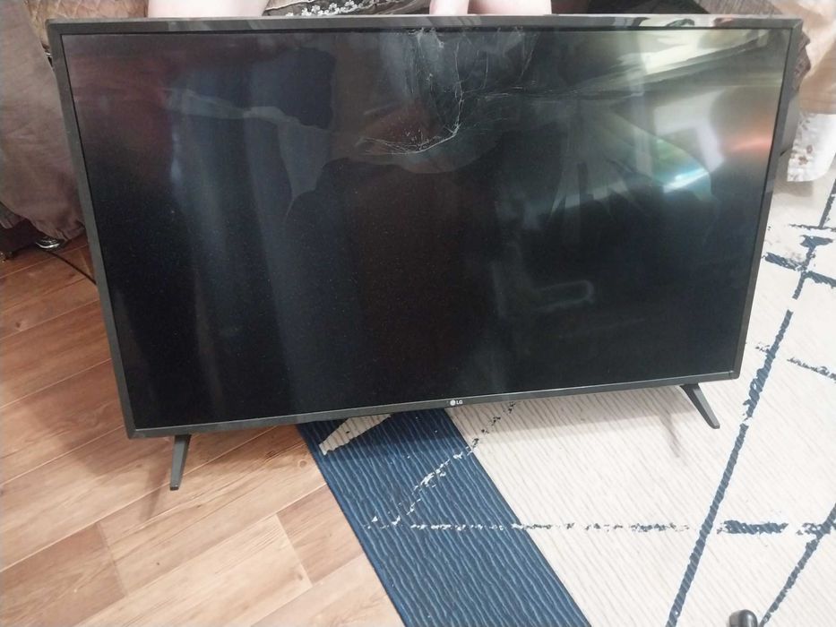 Продам телевизор на запчасти