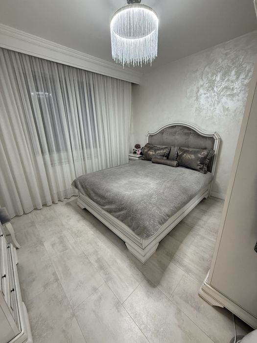 Apartament cu 3 camere Str Doinei