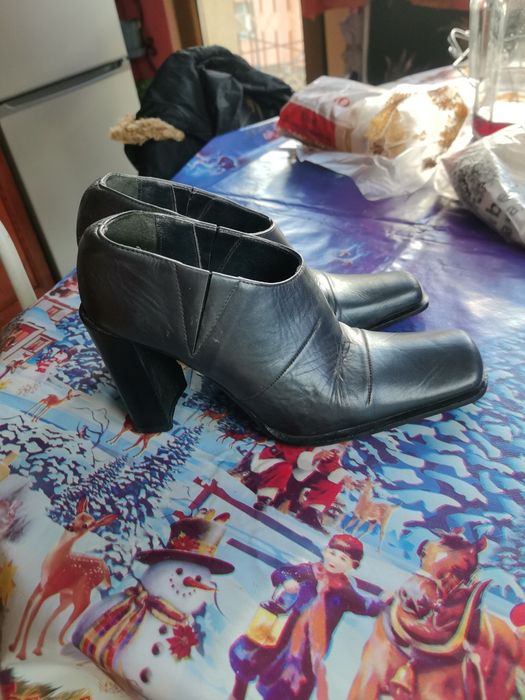 Продавам нови и като нови боти и ботуши.