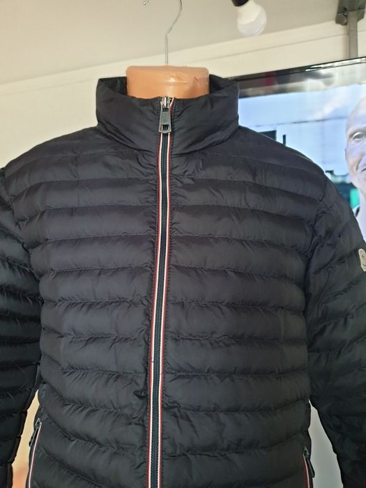 Vand haina MONCLER marimea M