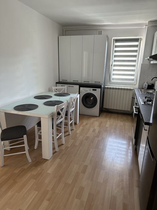 Apartament cu 2 camere, complet mobilat și utilat, renovat – de închiriat