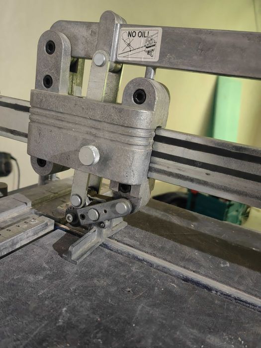 Продавам машина за рязане на плочки TopLine