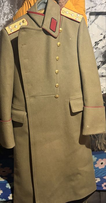 Военна офицерска униформа с пагони – Българска армия“