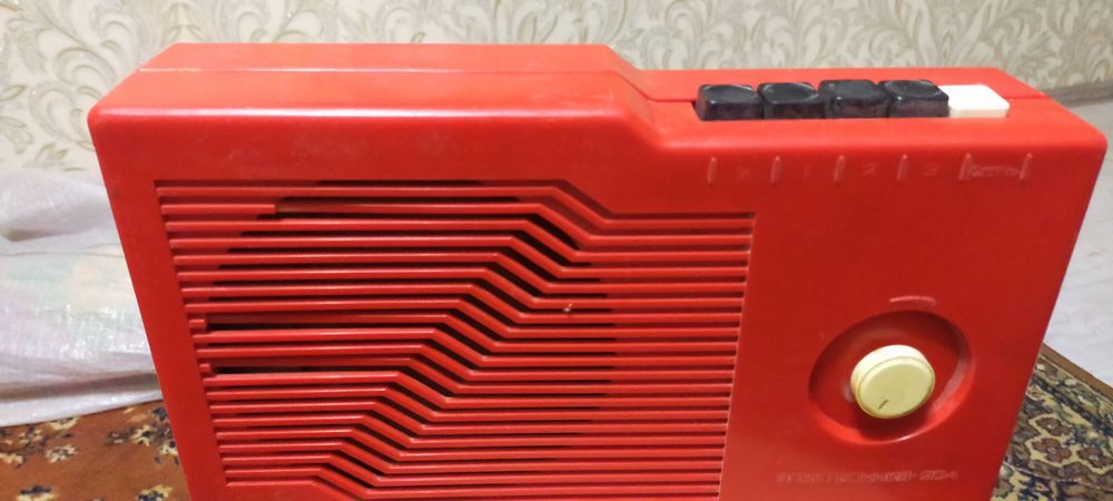 Продам радиоприемник советский