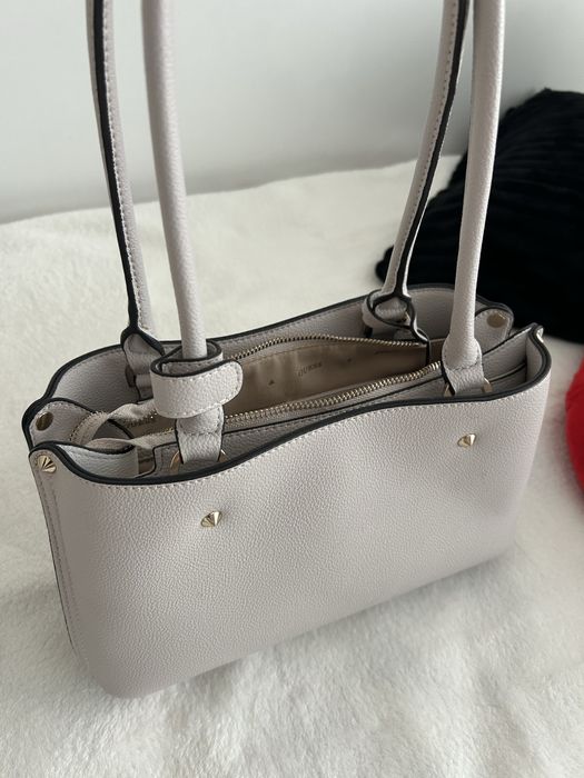 Guess чанта оригинална
