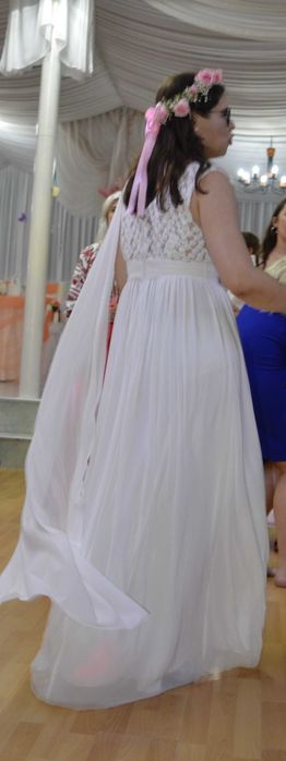 Doua rochii de mireasa