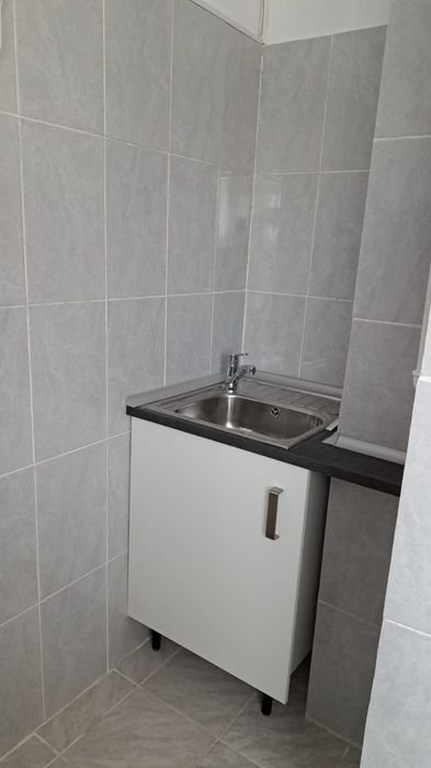 Inchiriez apt 2 cam decomandat