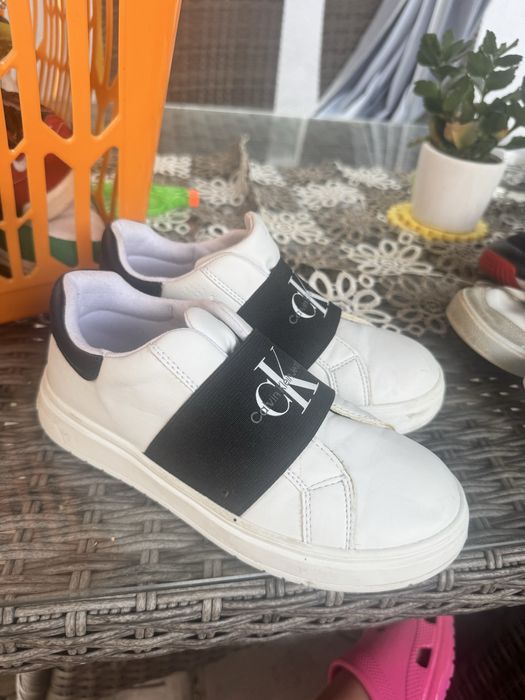 adidasi calvin klein jeans