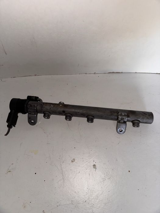 Горивна рейка с клапан за Mercedes Om642