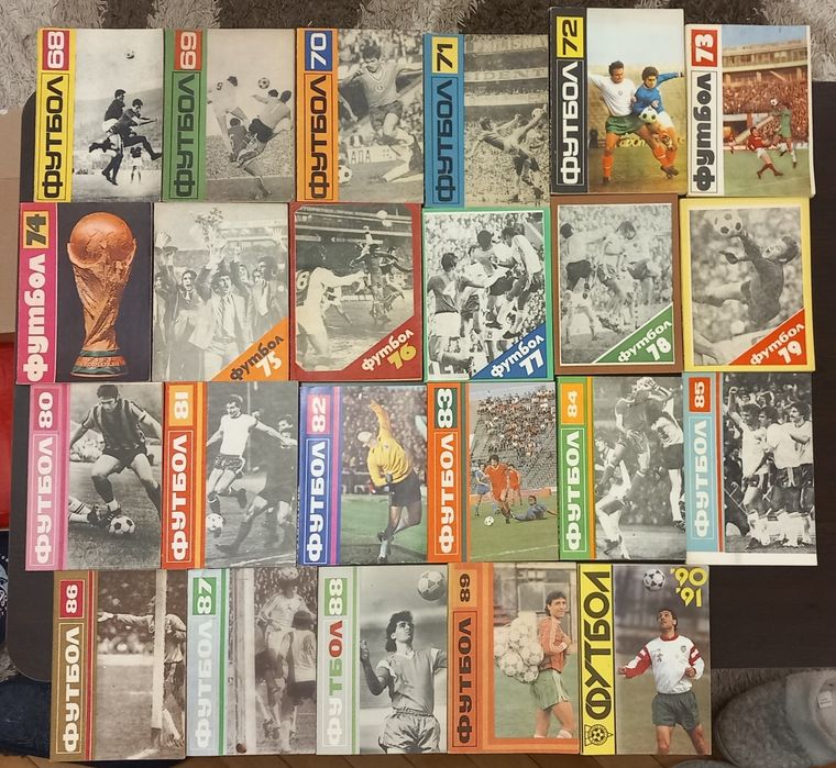 Футбол, книги,справочници.  Цялата колекция годишни футболни справочни