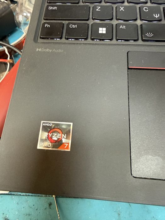 Lenovo p16v ryzen 7 AMD Ryzen 7 PRO 7840HS