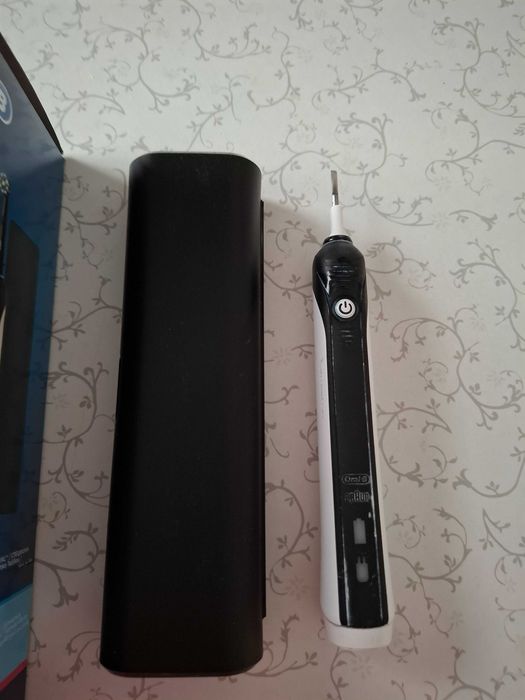 Електрическа четка Oral-b PRO 1