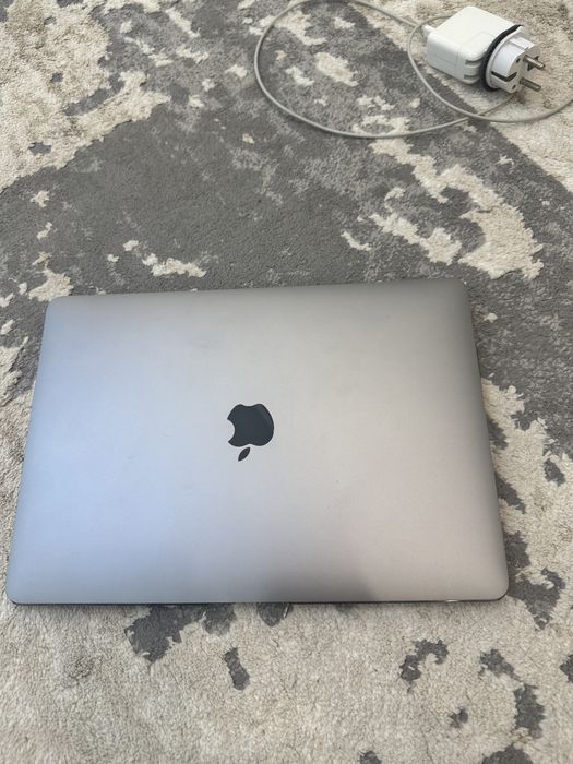 Apple Macbook м1