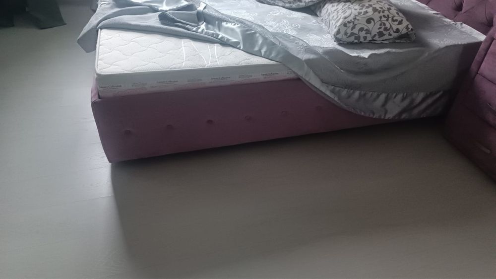 Продам Кровать двуспальная