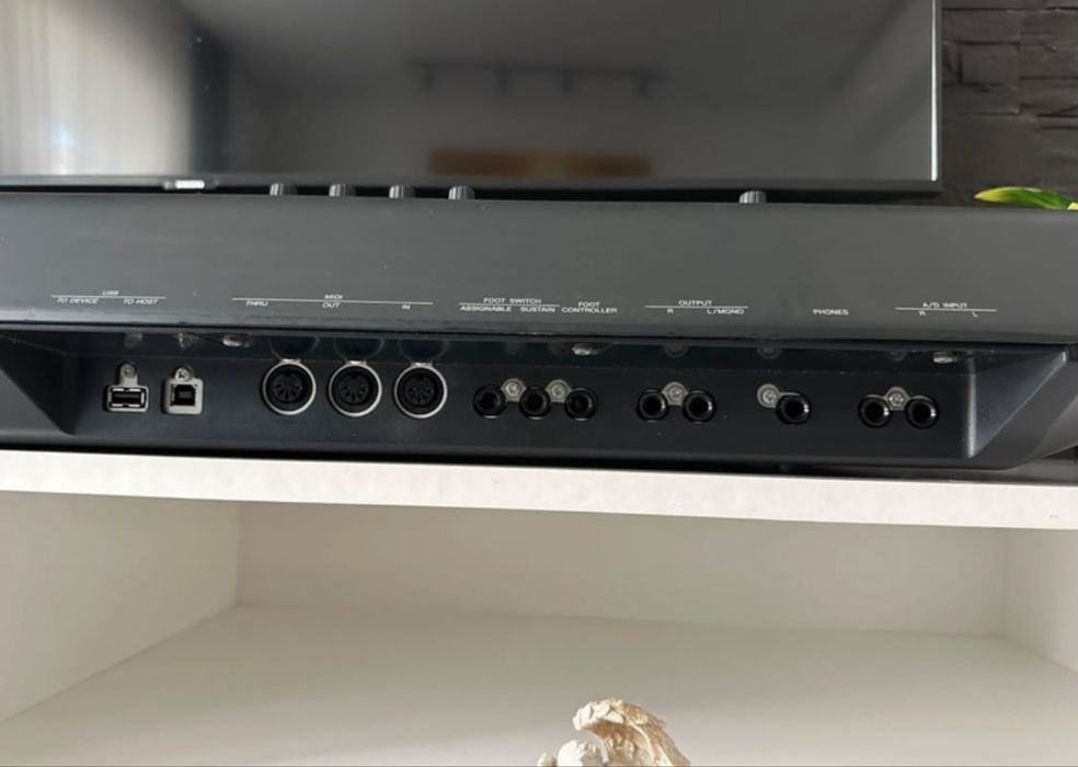 Sintetizator Yamaha MOXF6+pedala noua M-Audio SP-2,inclus in pret husa profesionala/impermeabila .