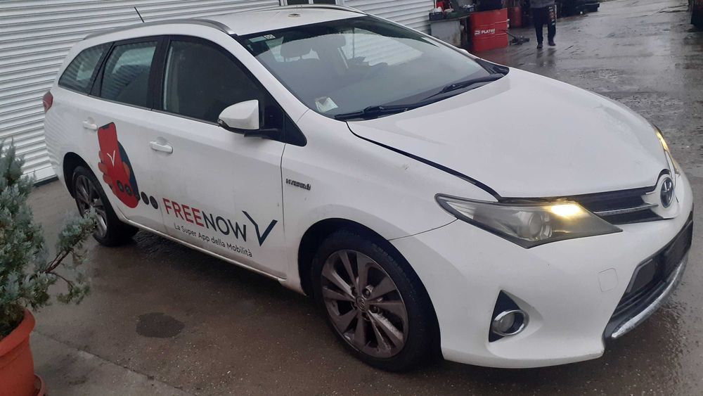 Toyota Auris Hybrid -1.8 /100к.с./2014год-на части.