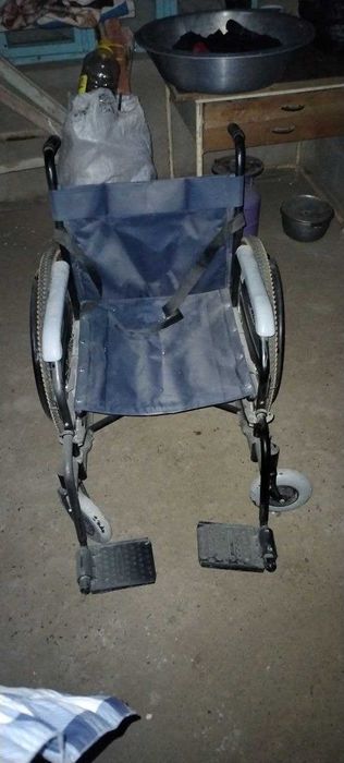 ногиронлар коляскаси сотилади