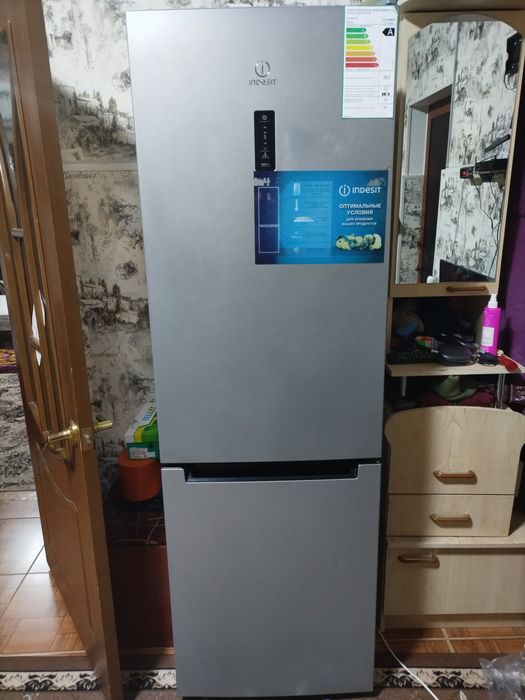 Холодильник сотилади