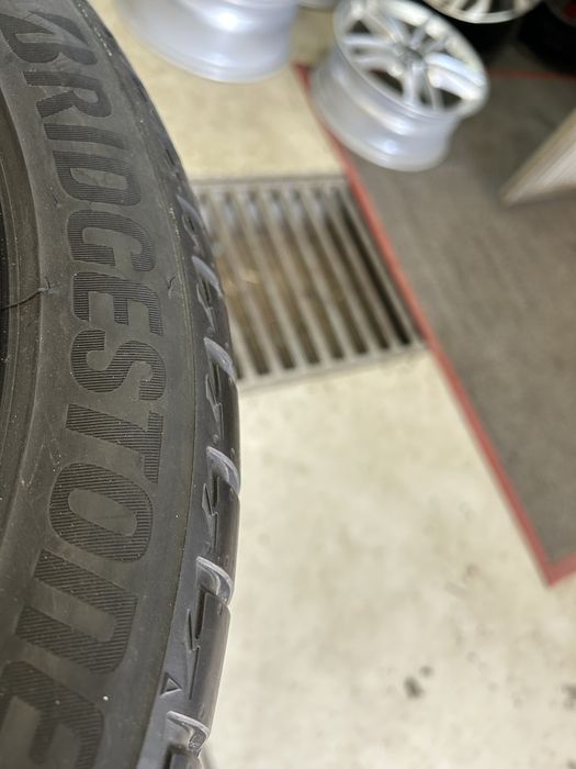 Гуми 215/45/17 Bridgistone Turanza T005 4 броя Нови