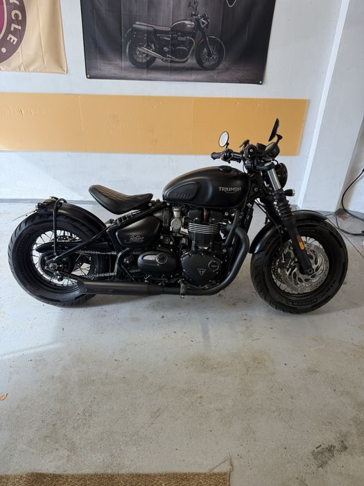 Triumph Bobber Black
