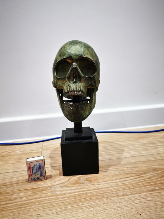 Бронзовый Череп с подставкой