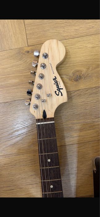 Электрогитара Fender и frontman