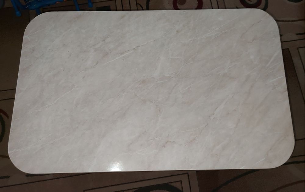 Продам кухонный стол