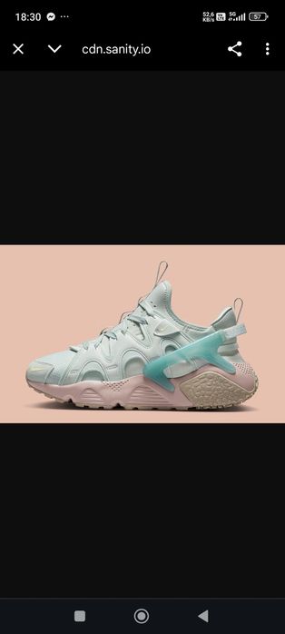 Adidași sport Nike Air Huarache Craft.