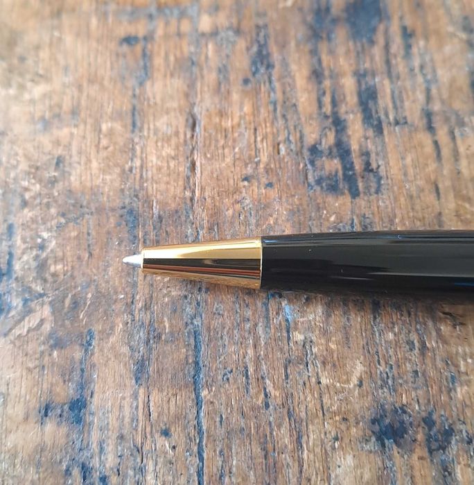 химикалка Сапи Sapi малка елегантна позлатена и черна Италия в кутия