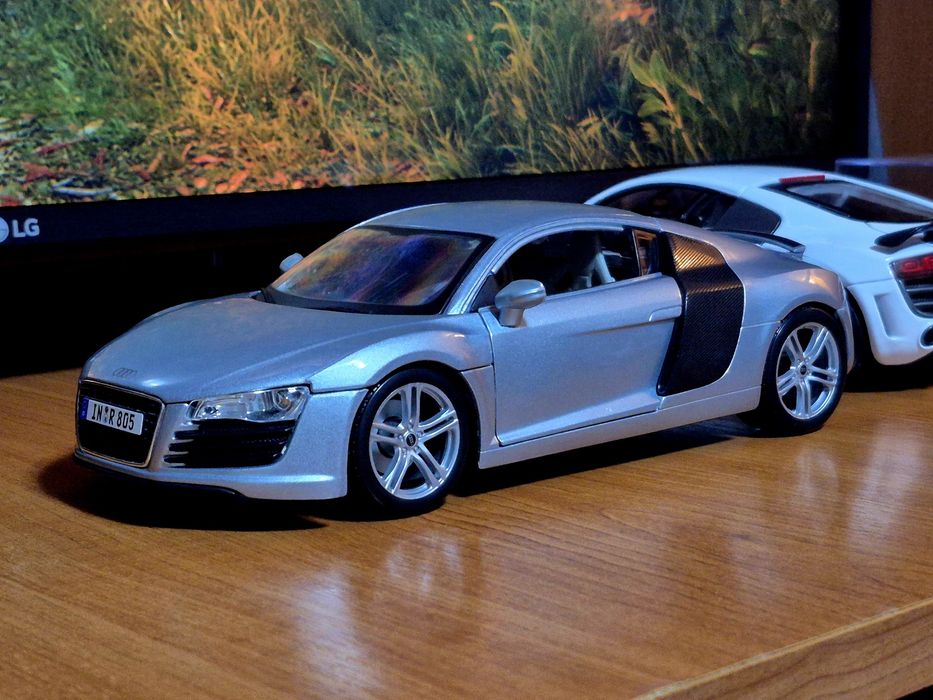 Macheta 1 18 Audi R8, R8 GT