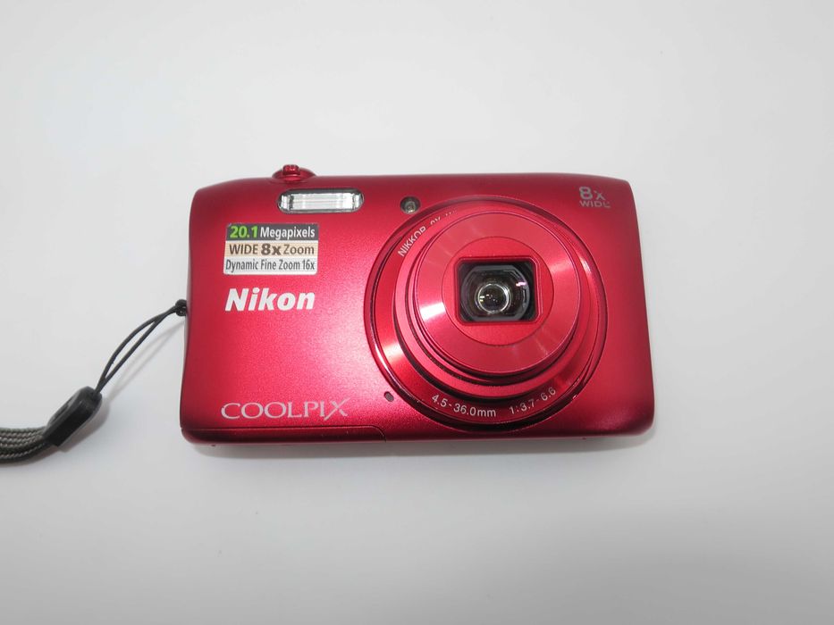 Nikon Coolpix S3600 ултра компактен цифров фотоапарат, червена дигитална камера, в отлично състояние, пълен комплект с нова батерия, работи перфектно!
