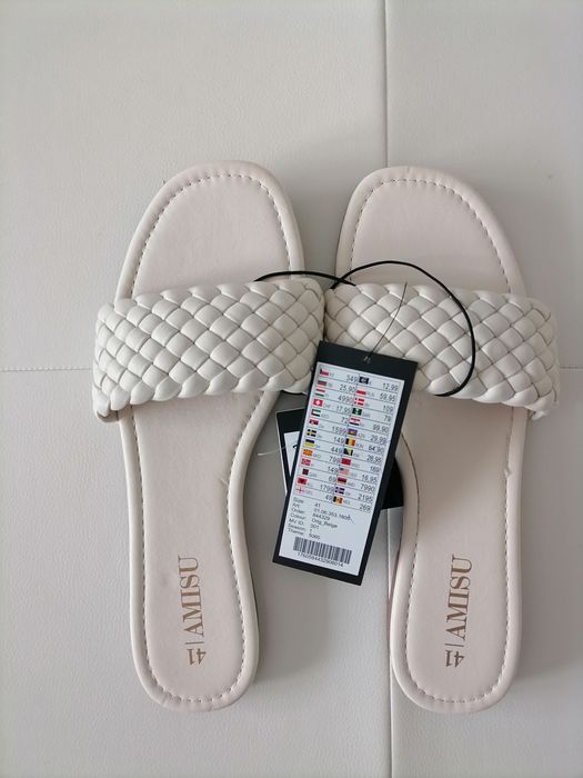 Vând sandale dama  fashion, un model deosebit, noi cu eticheta.